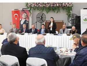 Lider Aydın’a Ovaakça’da hizmet teşekkürü