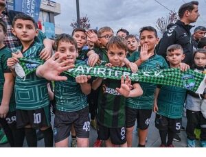 Lider Büyükakın: “Gençler için ne gerekiyorsa yapmaya devam edeceğiz”