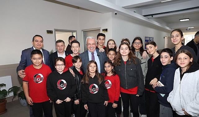 Lider Şadi Özdemir: “Geleceği kuran öğretmenlerdir”