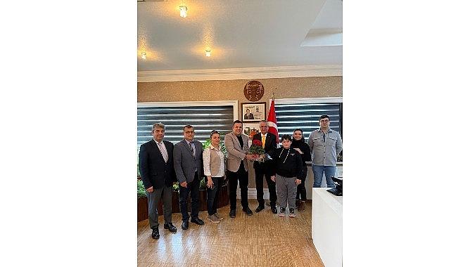 Lider Topaloğlu’nun Öğretmenler Gününü kutladılar