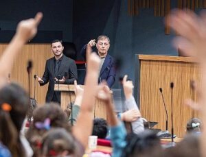 Lider Tugay “Söz çocukta” dedi