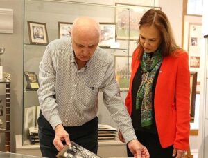 Lider Ünsal, Kaf Sin Kaf’ın 113. yaşını kutladı