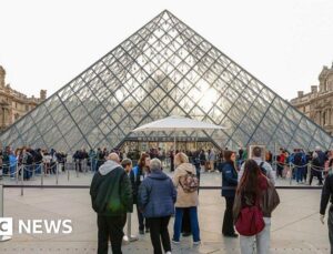 Louvre hikes ticket prices for most non-EU tourists by 45%