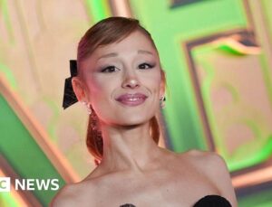 Man who grabbed Ariana Grande at premiere banned from Singapore