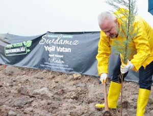 Menemen’de fidanlar, yeşil vatan için dikildi