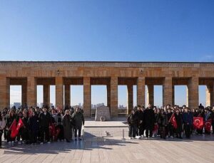 Öğrenciler istedi, Maltepe Belediyesi Anıtkabir’e götürdü