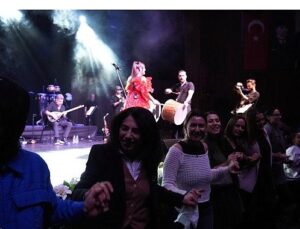 Öğretmenlere müzik ziyafetiyle 24 Kasım teşekkürü