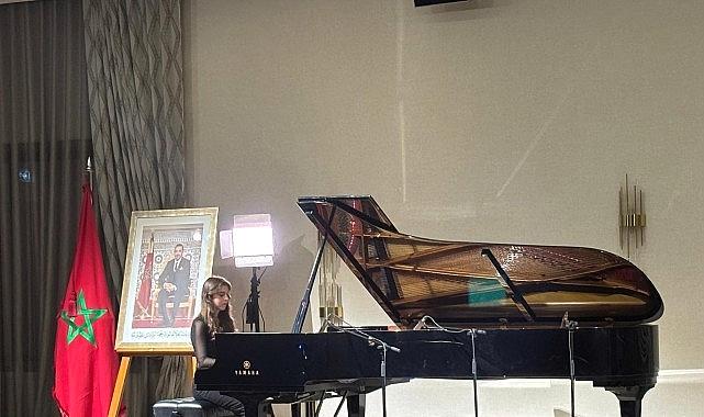Piyanonun Genç İncisi Ayşe Nil, Milletlerarası Başarısıyla Narlıdere’yi Gururlandırdı