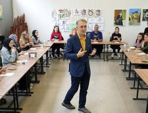 Ressam Cemal Toy, renklerin şifasını Kocaeli’ye taşıdı