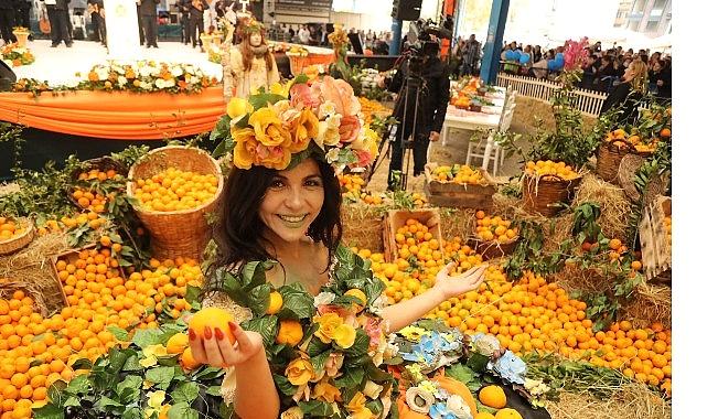 Seferihisar’ın esaslı geleneklerinden biri olan Mandalina Şenliği, bu yıl 25’inci sefer düzenleniyor.