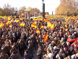 Thousands of Spaniards take part in antigovernment protests