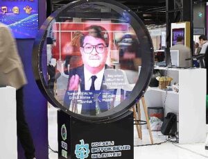 Turgut Özal hologram usulüyle Bilişim Fuarı’nda