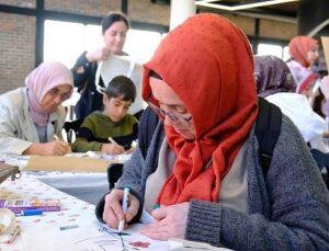 Turuncu balonlarla bayana şiddete ‘dur’ iletisi