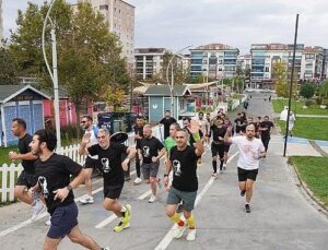 Yüzlerce Kişi Ata’ya Hürmet İçin Koştu