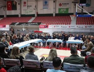 Aliağa Belediyesi İşçisi Liderleri İçin Salon Kapattı