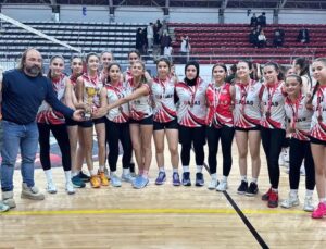 ASAŞ Voleybol Takımı İlk Yılında  Sakarya İl Şampiyonu Oldu