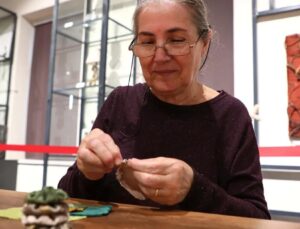 Atık Kumaşlar Kadınların Emeğiyle Yılbaşı Neşesine Dönüştü