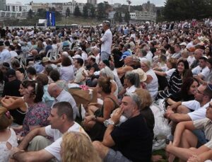 Australians come together to honour Bondi victims of mass shooting at Jewish festival
