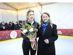 Bakırköy’de açılan Buz Pisti’ne büyük ilgi