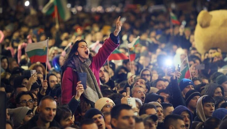 Bulgaria’s government withdraws controversial budget plan after protests