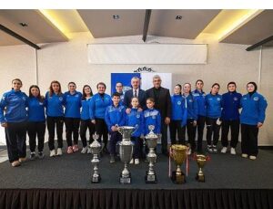 Büyükakın, Kağıtspor’un başarılı atletlerini tebrik etti