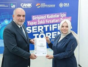 Canik Belediyesi’yle Yapay Zekâ Öğrenen Bayanların Sertifika Coşkusu