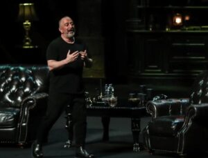 Cem Yılmaz “CMXXIV” ile Sahnelere Veda Ediyor!