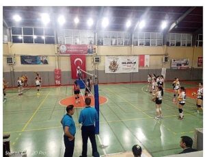 Çiğli Belediyesi’nin Voleybol Takımları Ligde Dorukta