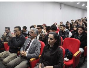 Duayen Savaş Muhabiri Coşkun Aral Egeli gençlerle buluştu