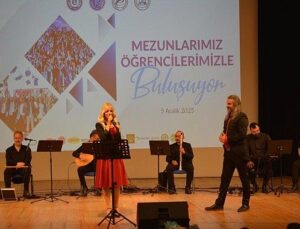 Ege Üniversitesi mezunları öğrencilerle buluştu