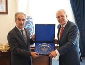 Ege Üniversitesinde rektörlük evre teslim merasimi yapıldı