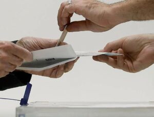 Extremadura votes in early elections with PP seeking absolute majority