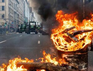 Farmers block roads in Brussels to protest EU-Mercosur free-trade deal