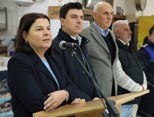 Foça Belediyesi İşçisi Yeni Yıl Buluşmasında Bir Ortaya Geldi