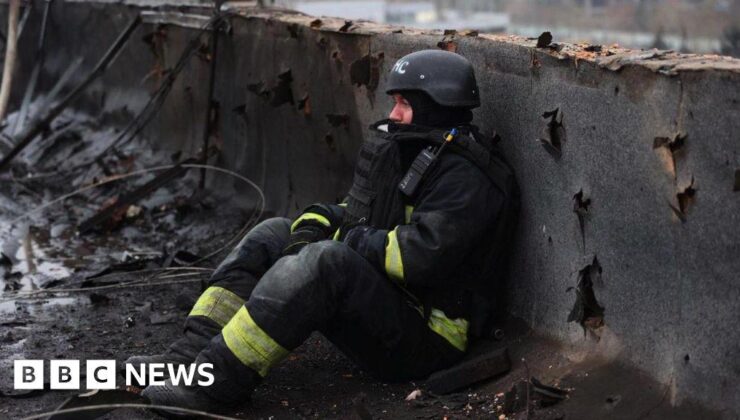 Four dead in Russian attack as diplomatic efforts to end war continue