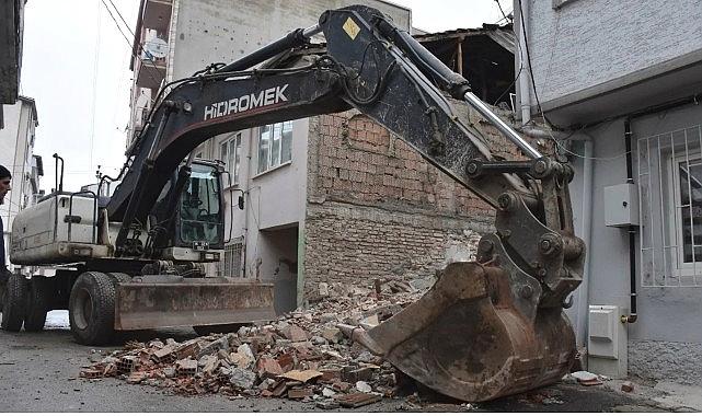 Gemlik’te Metruk Bina Paklığı Devam Ediyor