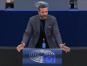 Greek MEP Nikos Pappas suspended from Syriza party after alleged assault on journalist