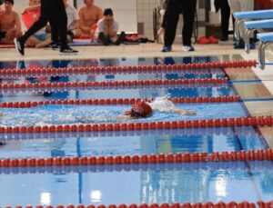 İBB’den Dünya Engelliler Günü’nde Anlamlı Yüzme Etkinliği