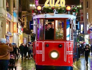 İETT’den İstiklal Caddesi’nde Yeni Yıl Sürprizi