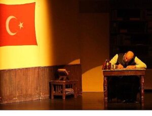 İstiklal Şairi Akif’e tiyatro sahnesinde vefa