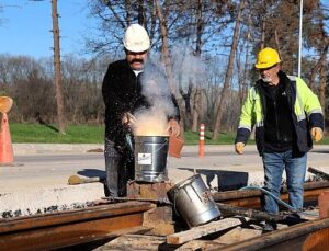 Kartepe Tramvay Çizgisi’nde raylar kaynak ile birleşiyor