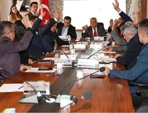 Kemer Belediyesi’nde yılın son meclisi yapıldı