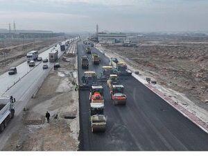 Konya Büyükşehir Tramvay Çizgisi Çalışmaları Devam Eden Aslım Caddesi’nde Ağır Asfaltlama Çalışması Yapıyor