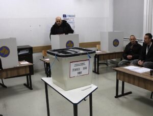 Kosova’da seçmenler, erken genel seçim için sandık başına gitti