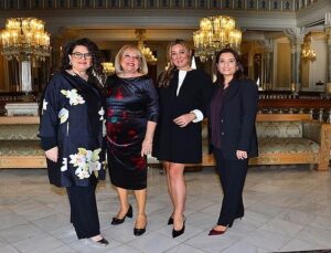 Kültürel Dönüşüm Derneği’nden Kültürel Hafızaya Bir Belgesel: Women In Bloom Lansmanı Çırağan Sarayı’nda Gerçekleşti