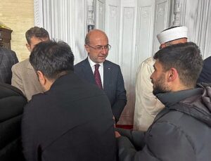 Lider Pekyatırmacı Regaip Kandili Münasebetiyle Vatandaşlarla Bir Ortaya Geldi