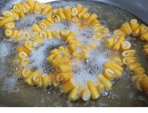 Lider Vekili Özdemir topladı bayanlar üretti