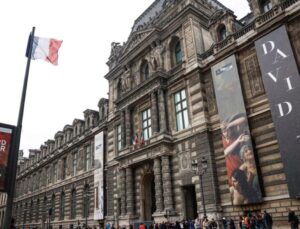 Louvre Müzesi greve gitti: Ziyarete kapatıldı