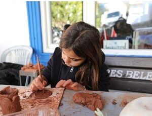 Menderes’te Coşkulu Yılbaşı Pazarı