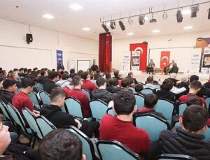 Öğrenciler Soruyor, Lider Sandıkçı Cevaplıyor